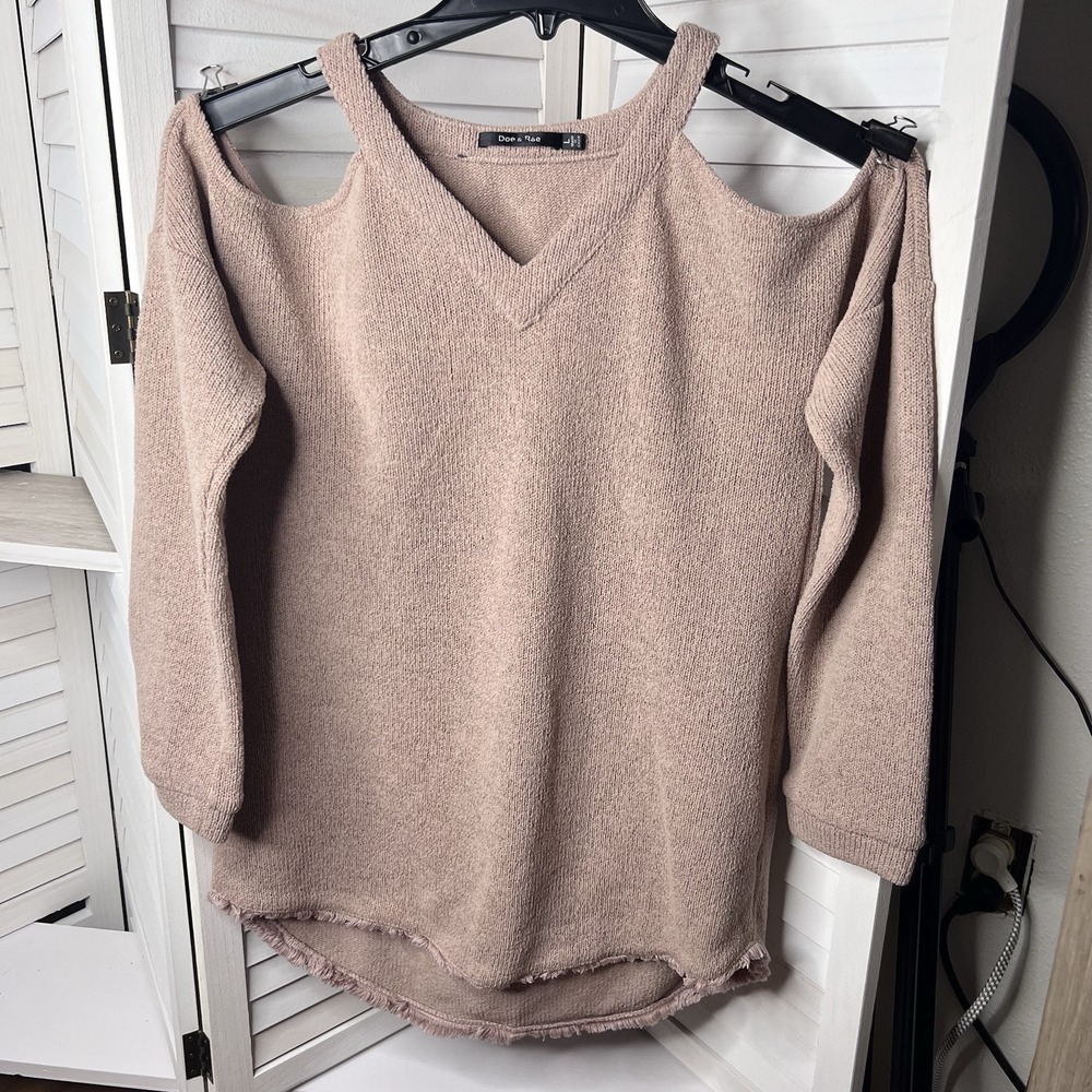 Doe & Rae Cold Shoulder Long Sleeve Sweater V-neck Frayed Hem Tannish Pink Sz Lg